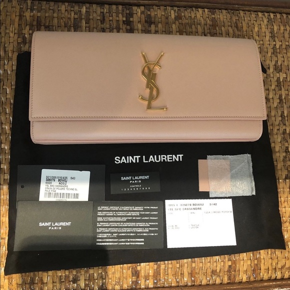 Yves saint Laurent - Picture 6 of 7